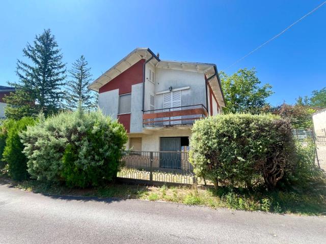 Villa Indipendente in vendita a Felcioni, Marche