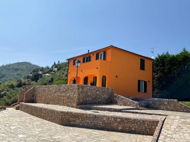 Villa Indipendente in vendita a Santuario, Albisola Capo