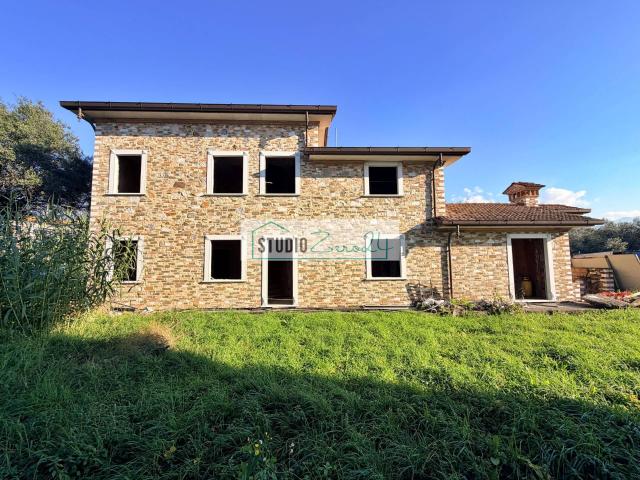 Villa Indipendente in vendita a Frasso, Seravezza