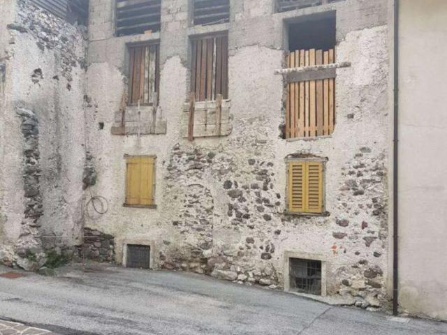 Villa Indipendente in vendita a Comunità delle Giudicarie, Storo