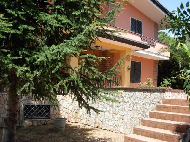 Villa Indipendente in vendita a Castelvenere, Campania
