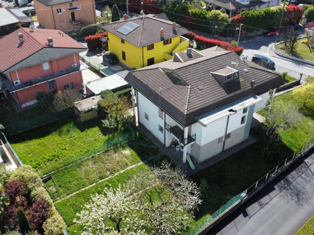 Villa Indipendente in vendita a Telgate, Lombardia