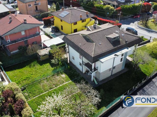 Villa Indipendente in vendita a Telgate, Bergamo