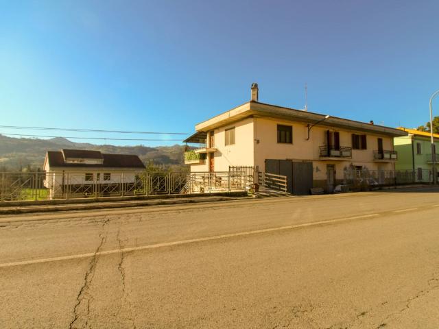 Villa Indipendente in vendita a Canzano, Abruzzo
