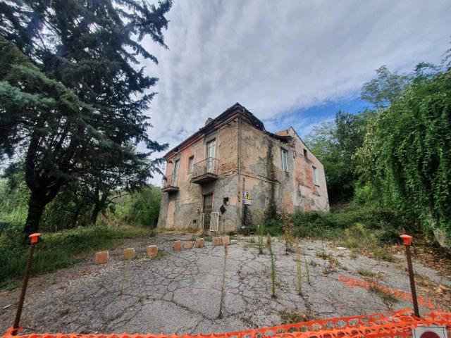 Villa Indipendente in vendita a Madonna della Cona, Teramo