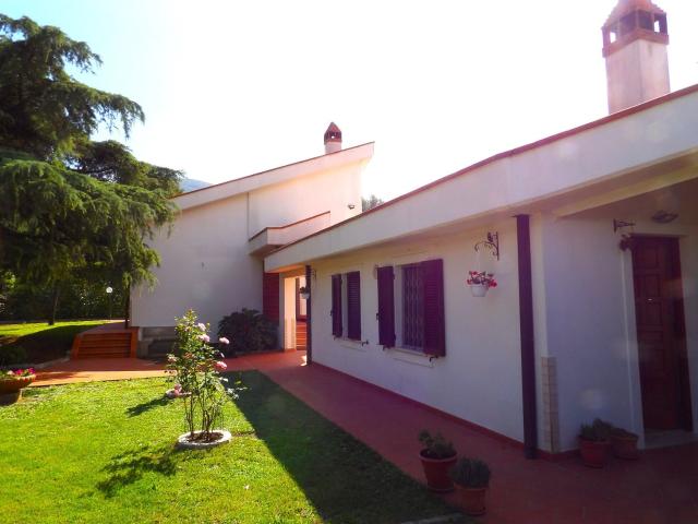 Villa Indipendente in vendita a Terni, Umbria