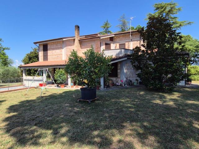 Villa Indipendente in vendita a Terni, Umbria