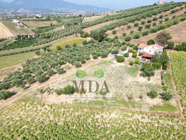Villa Indipendente in vendita a Unione dei Comuni della Val Vibrata, Torano Nuovo
