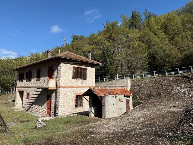 Villa Indipendente in vendita a Vallo Di Nera, Umbria