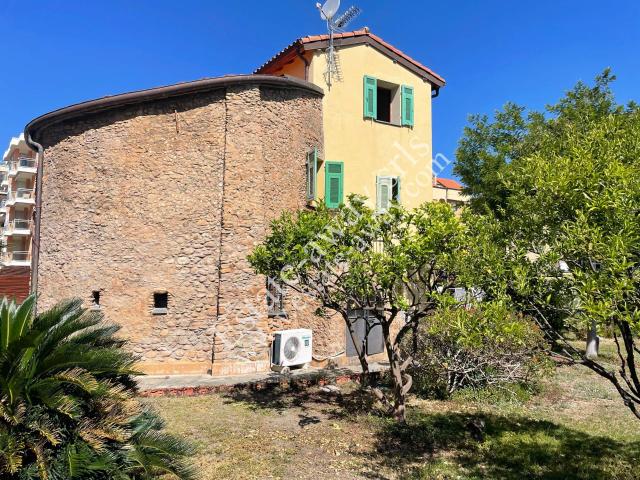 Villa Indipendente in vendita a Ventimiglia, Liguria