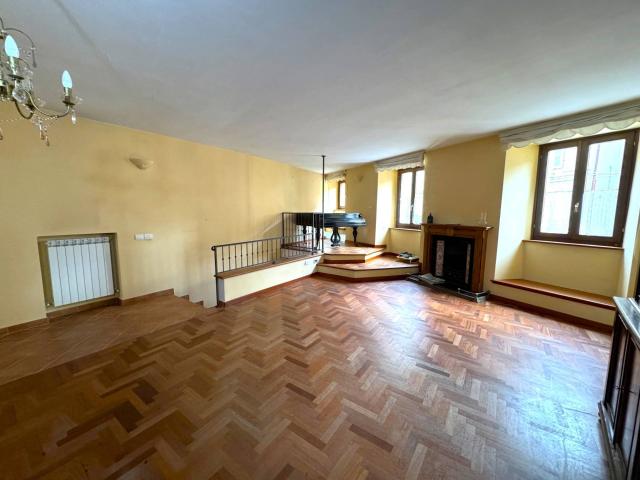 Villa Indipendente in vendita a Tirassegno, Marche