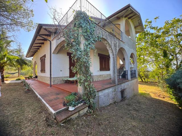 Villa Indipendente in vendita a Crocifisso, Penna San Giovanni