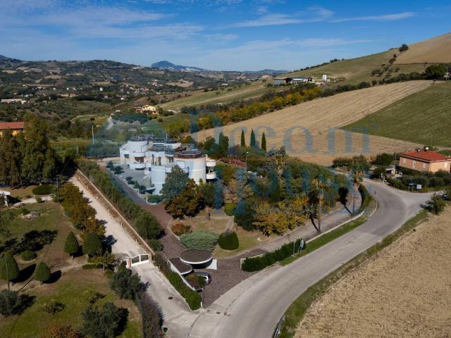 Villa Indipendente in vendita a Campli, Abruzzo