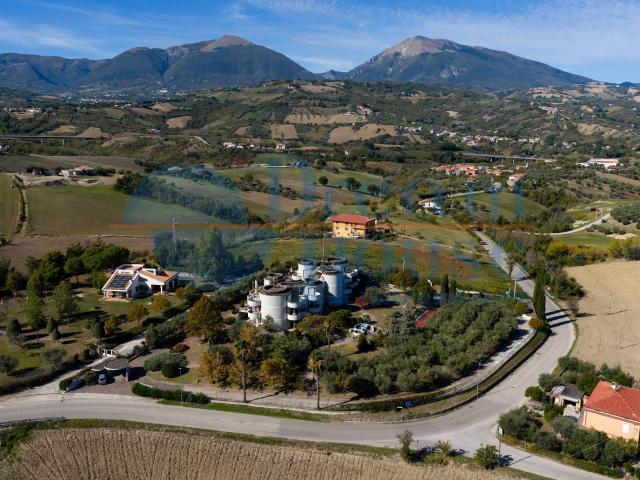 Villa Indipendente in vendita a Campli, Abruzzo