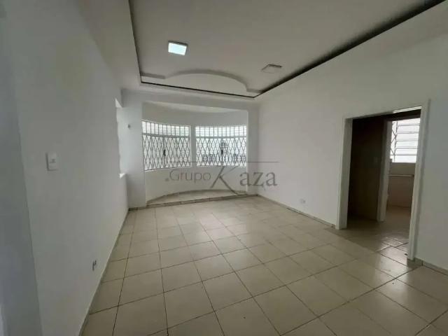 Casa aluguel em Região Imediata de São José dos Campos, Região Metropolitana do Vale do Paraíba e Litoral Norte