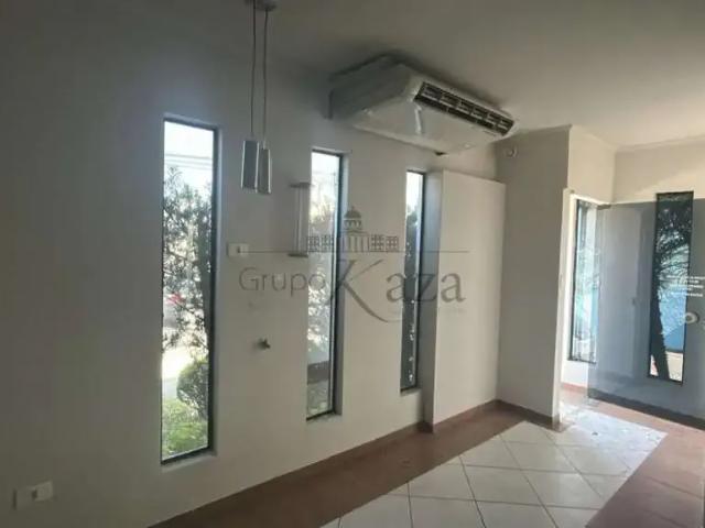 Casa aluguel em Região Imediata de São José dos Campos, Região Metropolitana do Vale do Paraíba e Litoral Norte