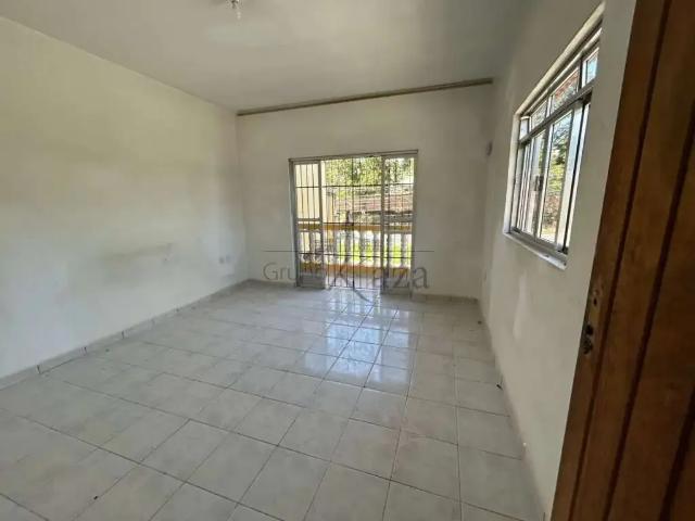 Casa aluguel em Região Imediata de São José dos Campos, Região Metropolitana do Vale do Paraíba e Litoral Norte