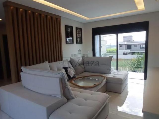 Casa venda em Região Imediata de São José dos Campos, Região Metropolitana do Vale do Paraíba e Litoral Norte