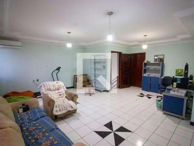 Casa aluguel em Região Geográfica Imediata do Distrito Federal, Região Integrada de Desenvolvimento do Distrito Federal e Entorno