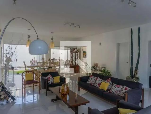 Casa aluguel em Região Imediata de São José dos Campos, Região Metropolitana do Vale do Paraíba e Litoral Norte