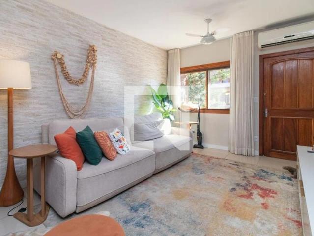 Casa aluguel em Parque Residencial Ernesto di Primo Beck, Porto Alegre