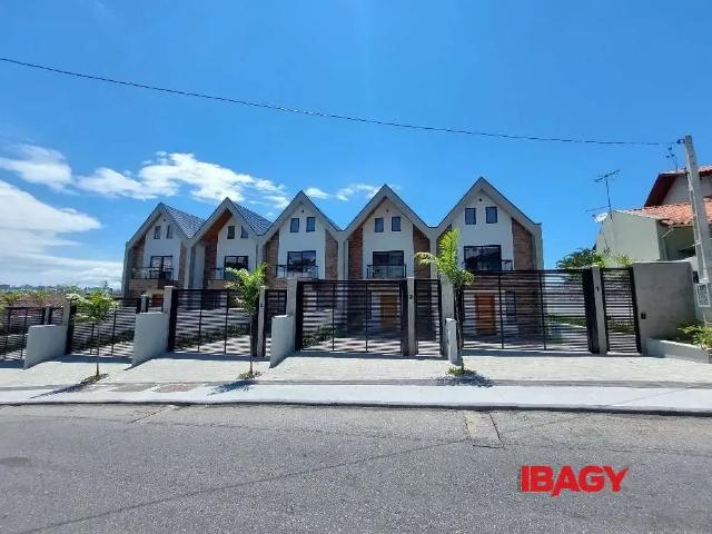Casa aluguel em Região Geográfica Imediata de Florianópolis, São José