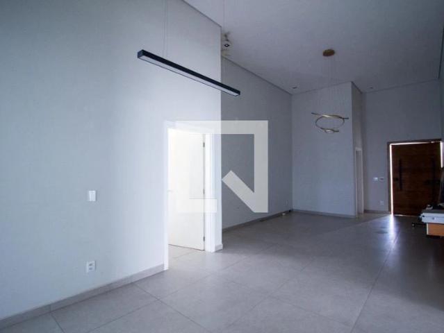 Casa aluguel em Conjunto Habitacional Jardim Serrano, Votorantim