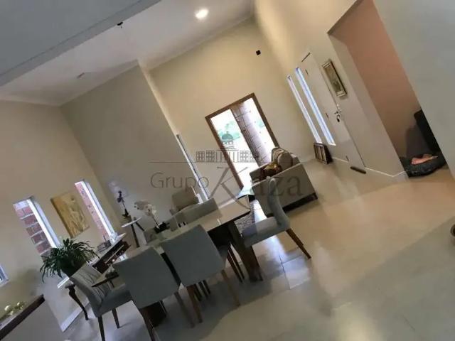 Casa venda em Região Imediata de São José dos Campos, Região Metropolitana do Vale do Paraíba e Litoral Norte