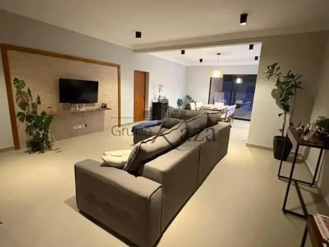 Casa venda em Região Imediata de São José dos Campos, Região Metropolitana do Vale do Paraíba e Litoral Norte
