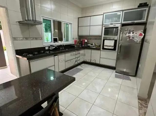 Casa venda em Região Imediata de São José dos Campos, Região Metropolitana do Vale do Paraíba e Litoral Norte