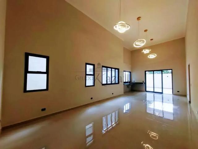 Casa venda em Região Imediata de São José dos Campos, Região Metropolitana do Vale do Paraíba e Litoral Norte