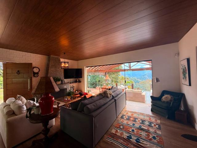 Casa venda em Cascatinha, Petrópolis
