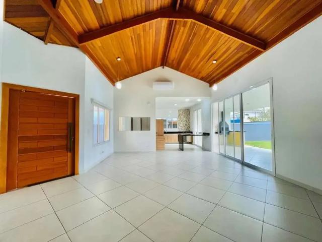 Casa venda em Região Imediata de Taubaté-Pindamonhangaba, Região Metropolitana do Vale do Paraíba e Litoral Norte