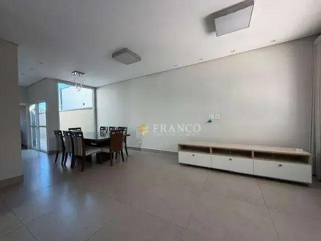 Casa venda em Região Imediata de Taubaté-Pindamonhangaba, Região Metropolitana do Vale do Paraíba e Litoral Norte