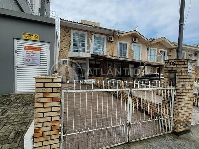 Casa aluguel em Região Geográfica Imediata de Itajaí, Camboriú