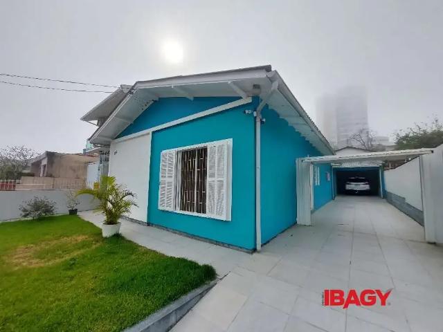 Casa aluguel em Região Geográfica Imediata de Florianópolis, Desterro