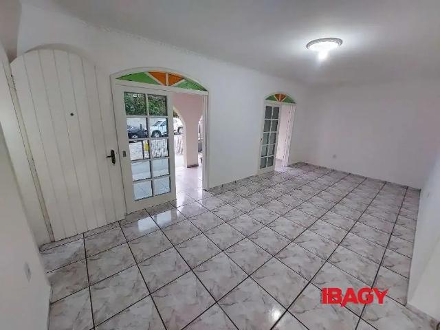 Casa aluguel em Região Geográfica Imediata de Florianópolis, Desterro