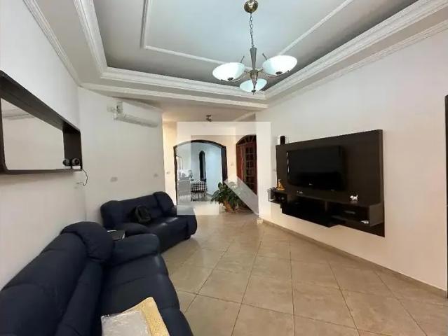 Casa aluguel em Região Imediata de São José dos Campos, Região Metropolitana do Vale do Paraíba e Litoral Norte