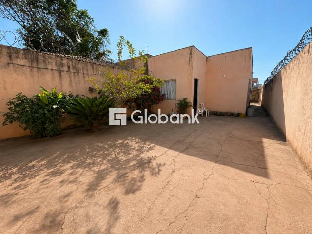 Casa aluguel em Montes Claros, Região Geográfica Intermediária de Montes Claros