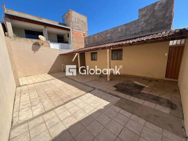 Casa aluguel em Montes Claros, Região Geográfica Intermediária de Montes Claros