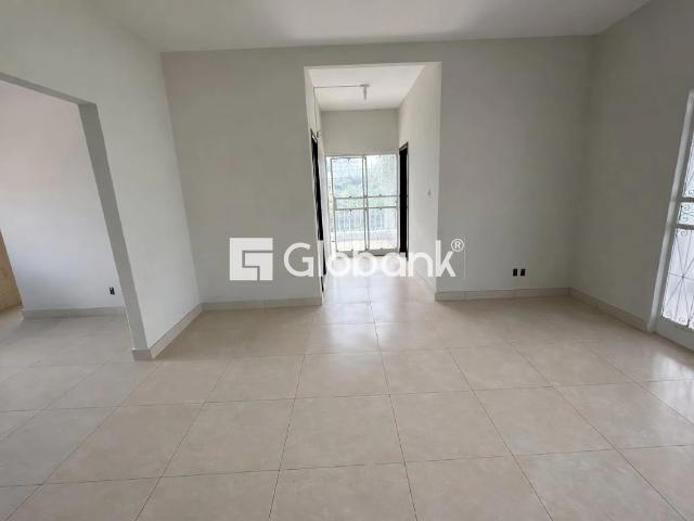 Casa aluguel em Montes Claros, Região Geográfica Intermediária de Montes Claros