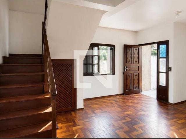 Casa aluguel em COOTEEPA - Cooperativa Habitacional dos Trabalhadores de Escolas Particulares de Porto Alegre, Porto Alegre