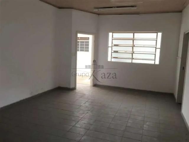 Casa aluguel em Região Imediata de São José dos Campos, Região Metropolitana do Vale do Paraíba e Litoral Norte
