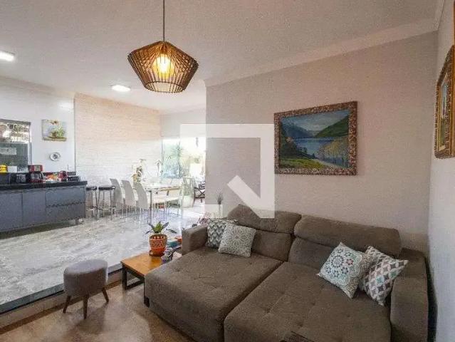 Casa aluguel em Região Imediata de São José dos Campos, Região Metropolitana do Vale do Paraíba e Litoral Norte