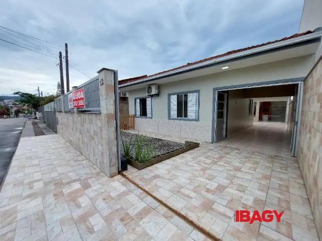 Casa aluguel em Região Geográfica Imediata de Florianópolis, São José