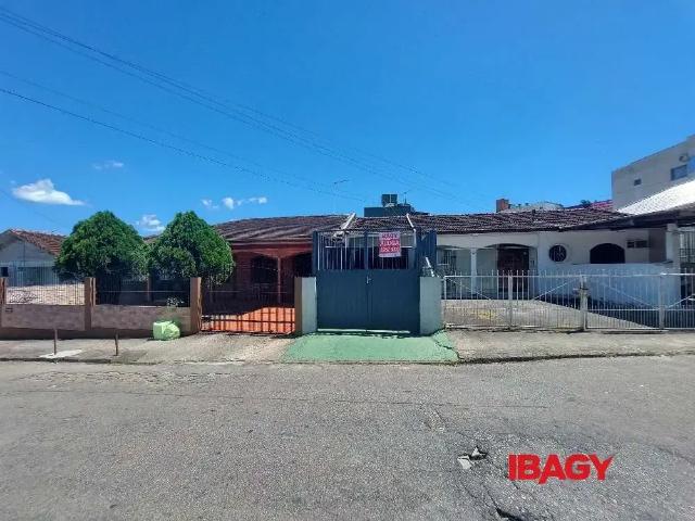 Casa aluguel em Região Geográfica Imediata de Florianópolis, São José