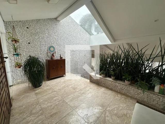 Casa aluguel em Vila Rio da Avó, São Vicente