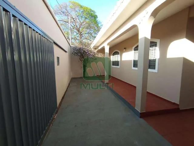 Casa aluguel em Setor Central, Uberlândia