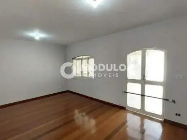 Casa aluguel em Setor Central, Uberlândia