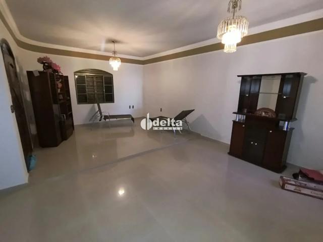 Casa aluguel em Setor Central, Uberlândia